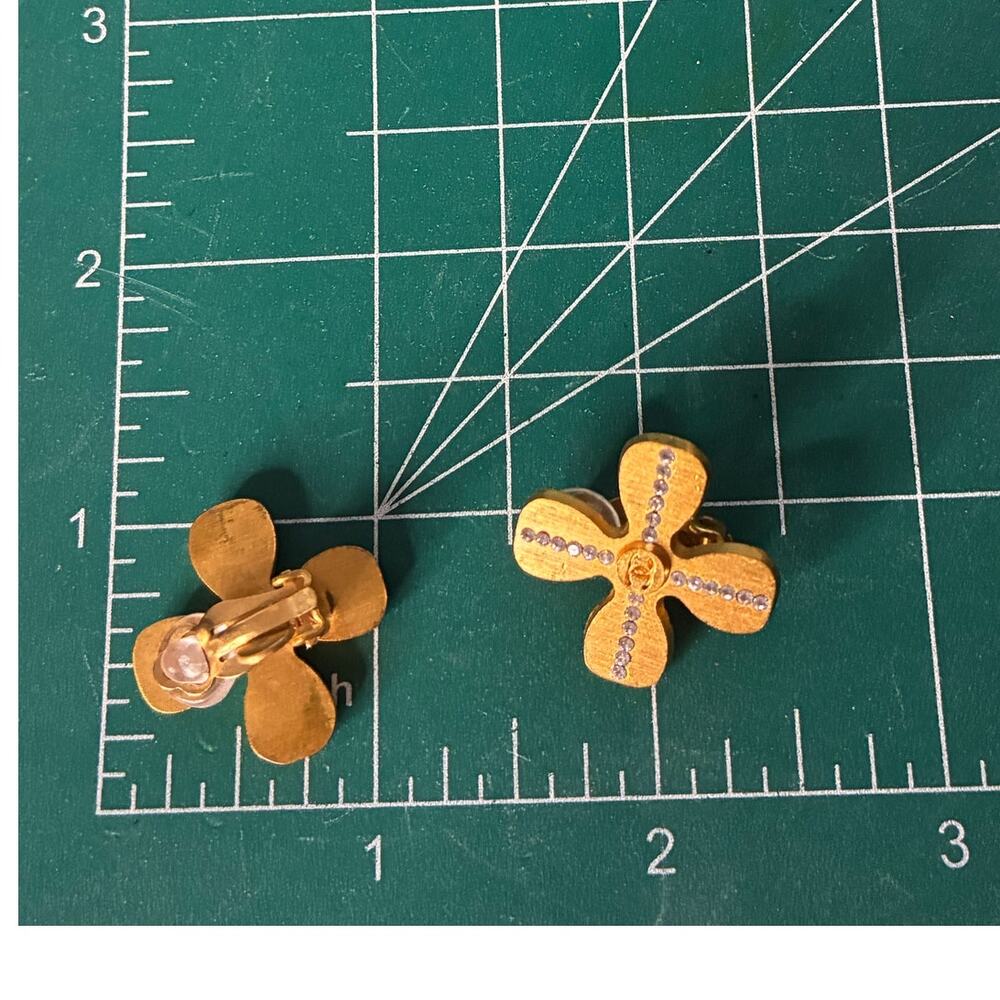 Chanel Gold Plated Clover Clip on Earrings Crystal accents vintage - Picture 6 of 10